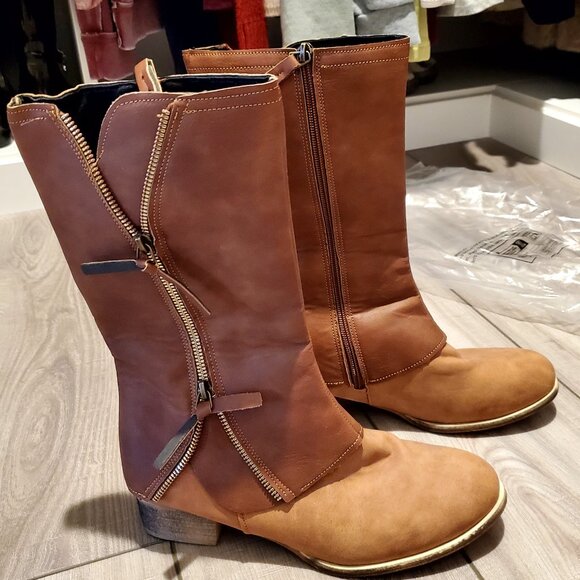 Shoes - Woman's Boot